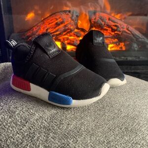 Adidas toddler shoe size 7